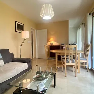 https://le-gouverneur-a-5-min-du-lac-terrasse-jardin-2-personnes.hotels-rhonealpes.com